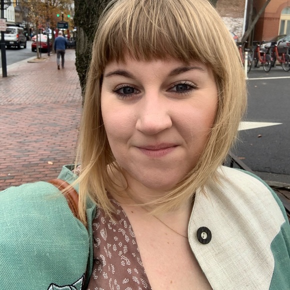 Meet your Posher, Liv - Picture 2 of 3